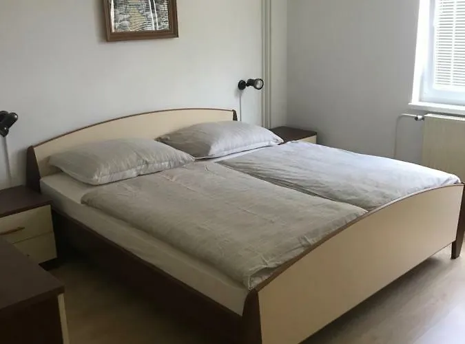Jelovska Cesta 13